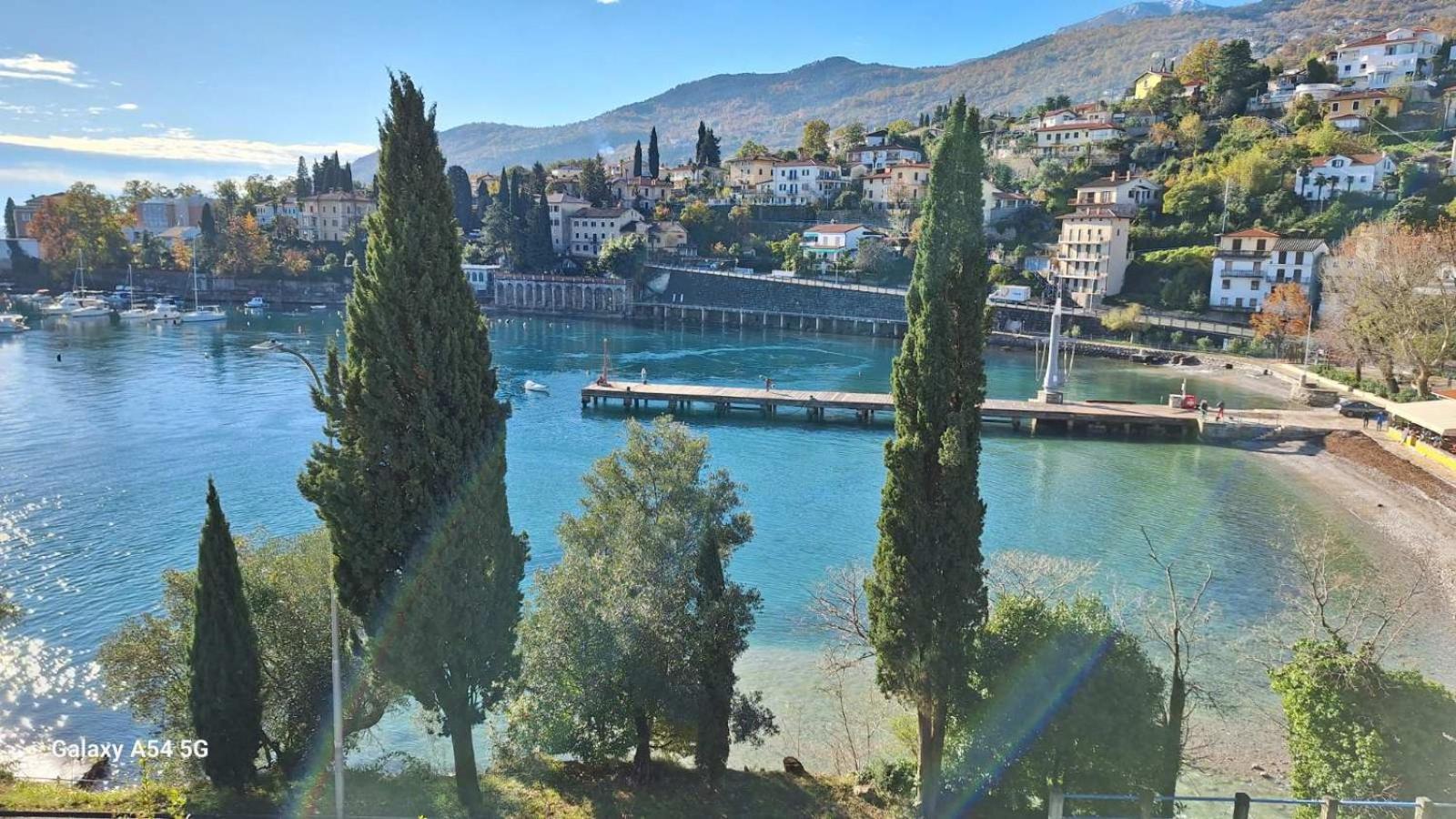 Apartmani Kadmen Ika Exteriör bild