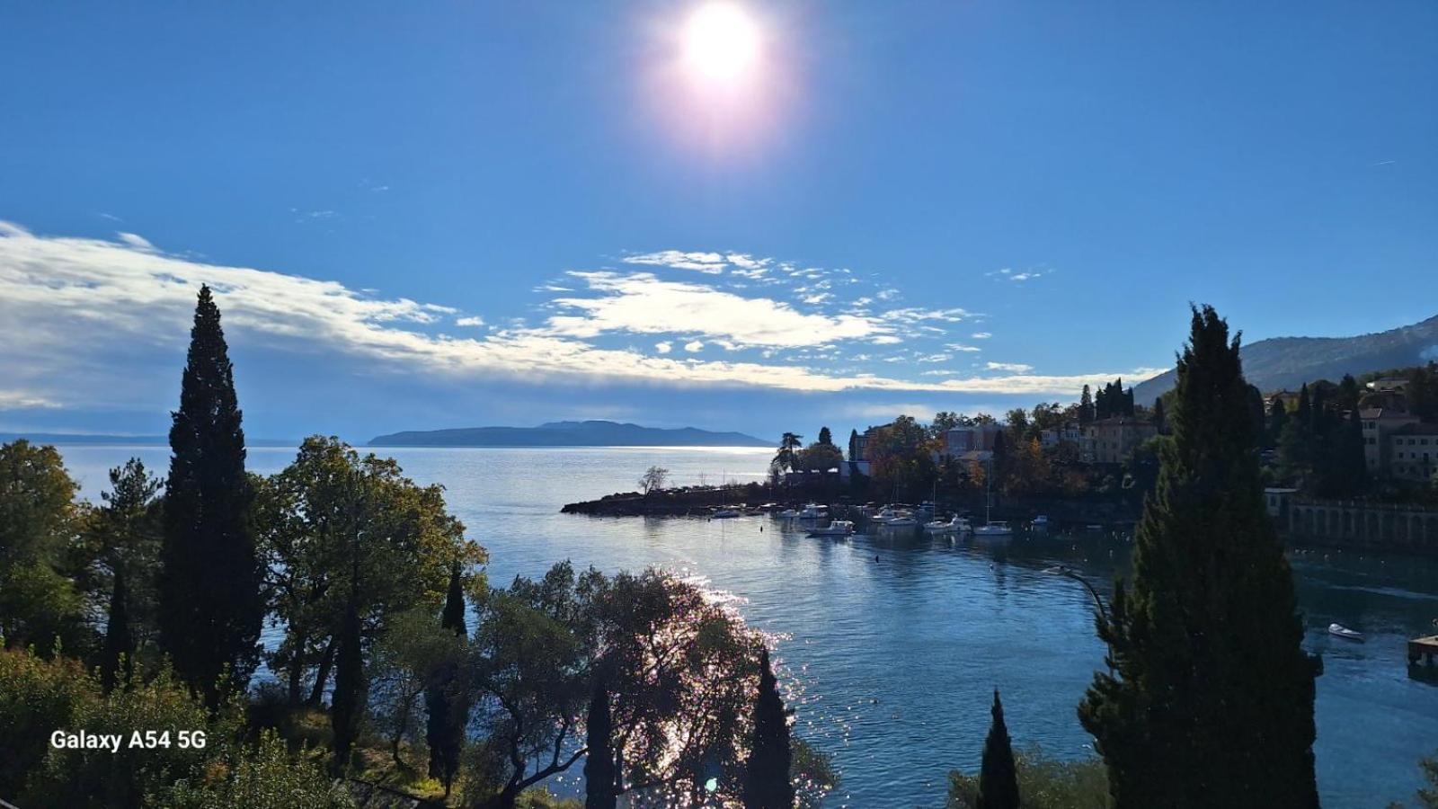 Apartmani Kadmen Ika Exteriör bild