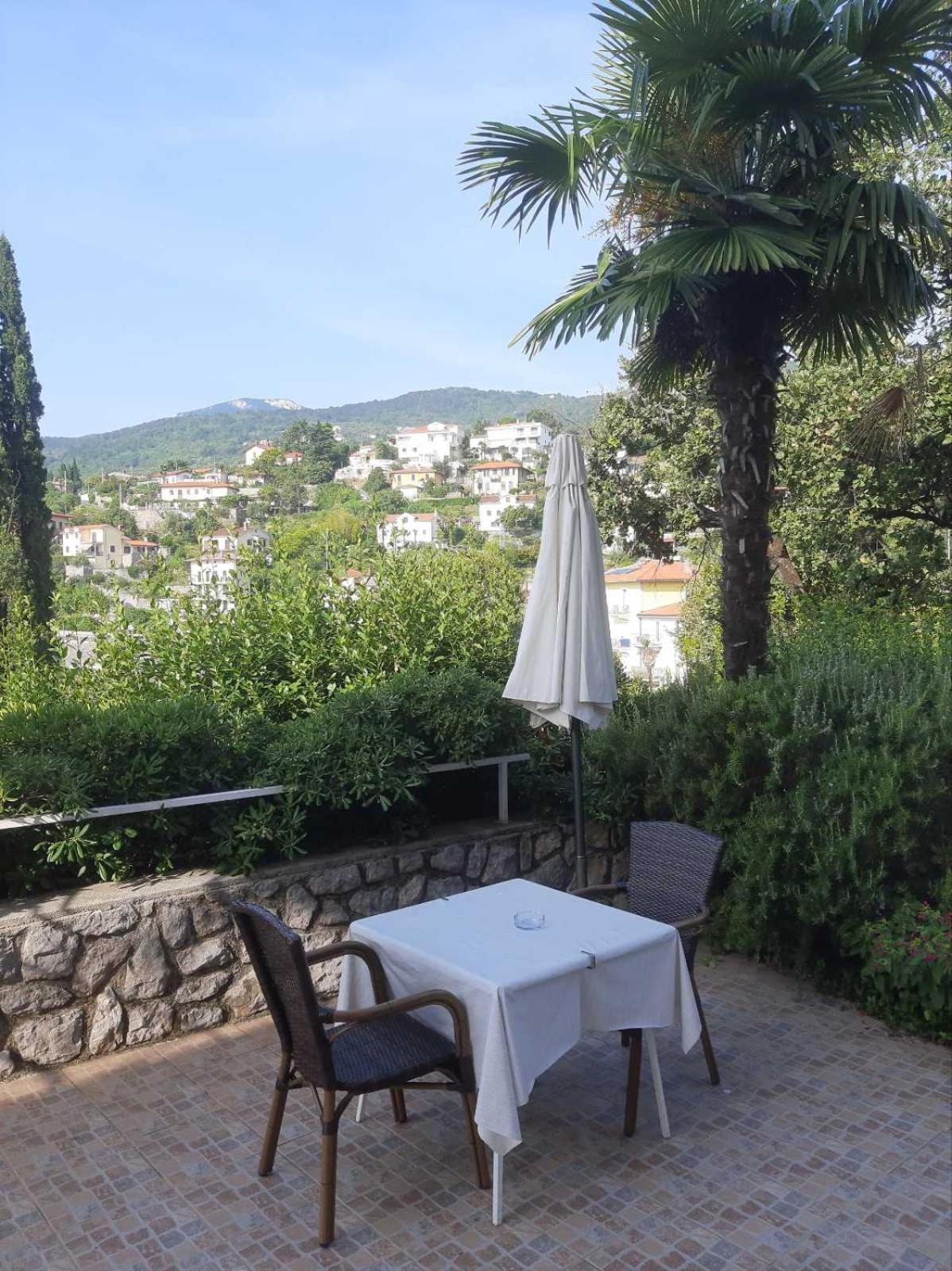 Apartmani Kadmen Ika Exteriör bild