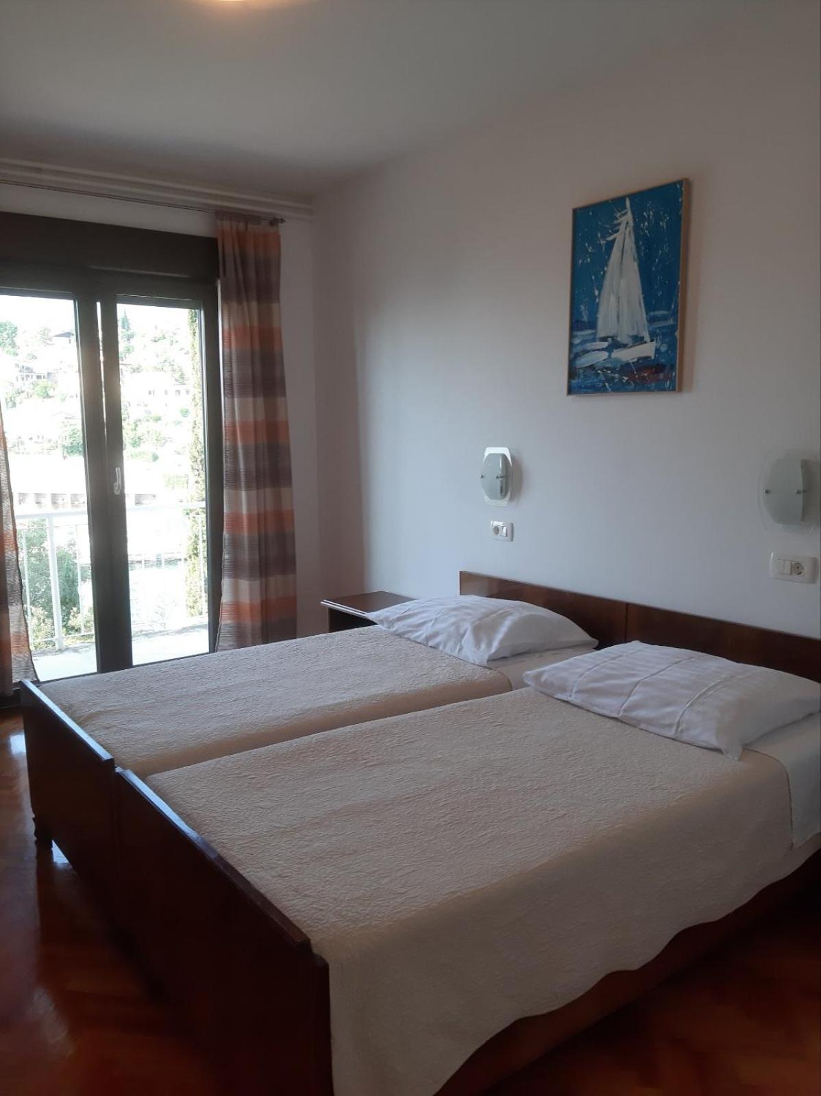 Apartmani Kadmen Ika Exteriör bild
