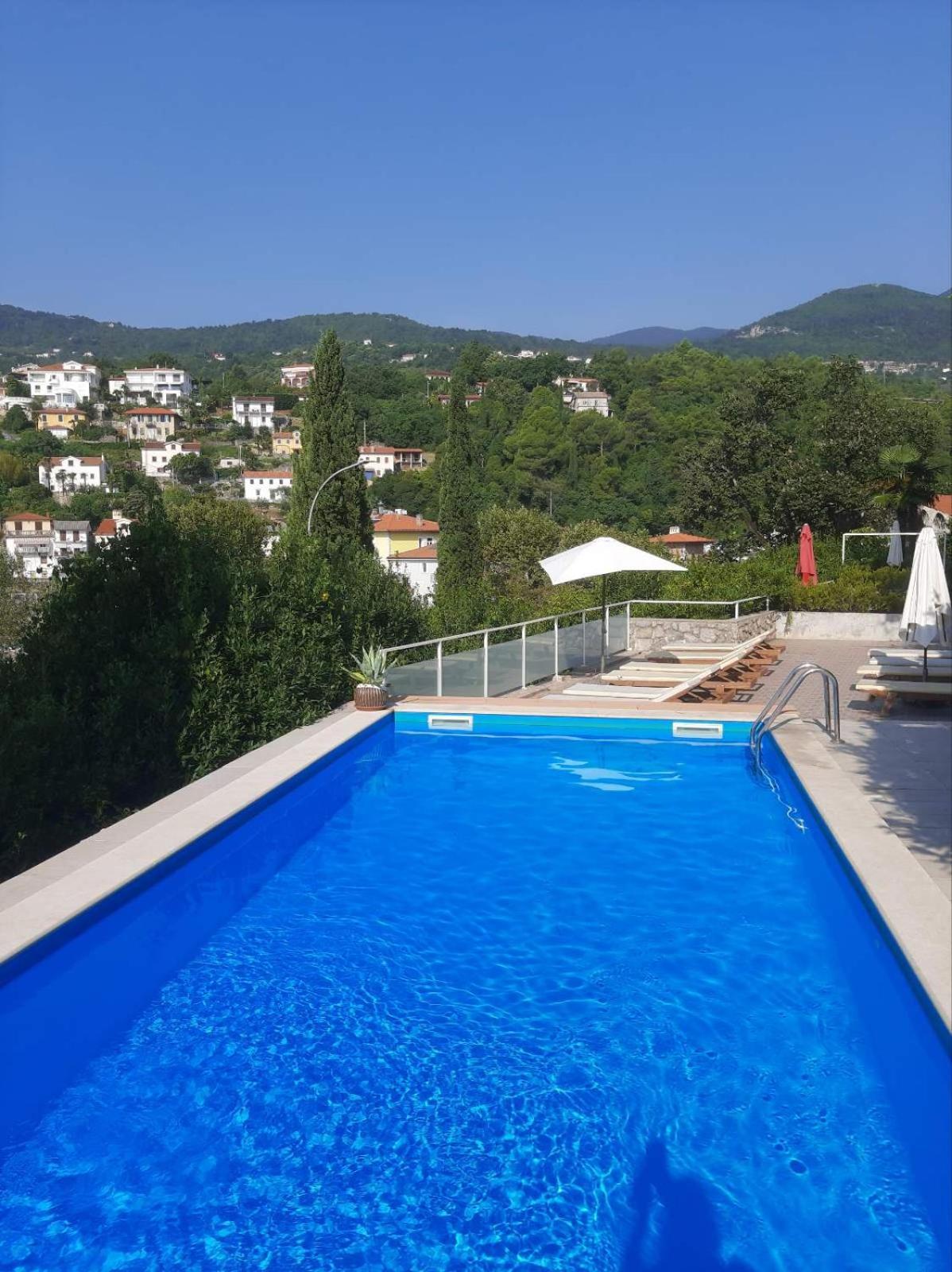 Apartmani Kadmen Ika Exteriör bild