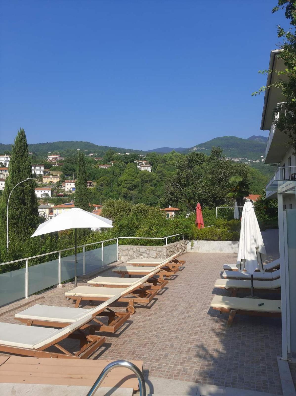 Apartmani Kadmen Ika Exteriör bild