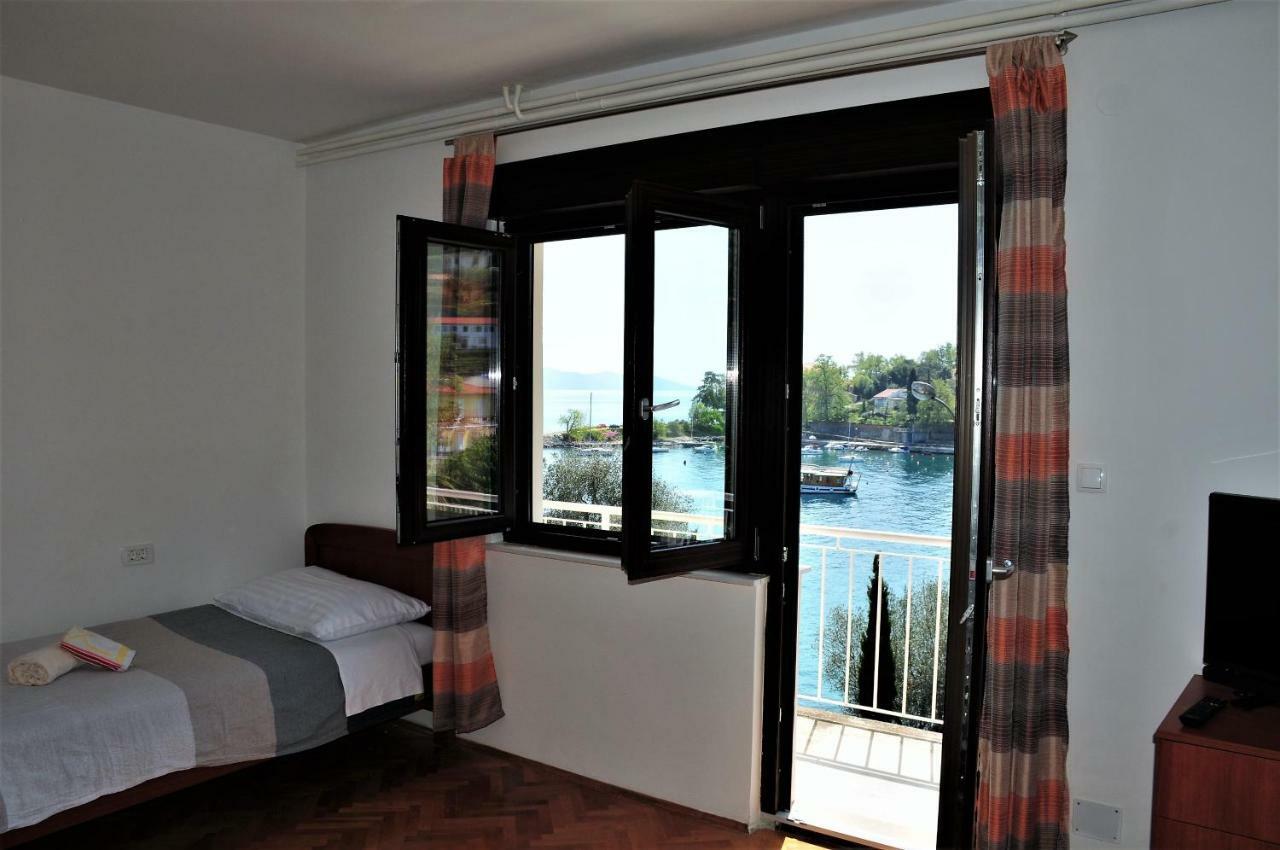 Apartmani Kadmen Ika Exteriör bild