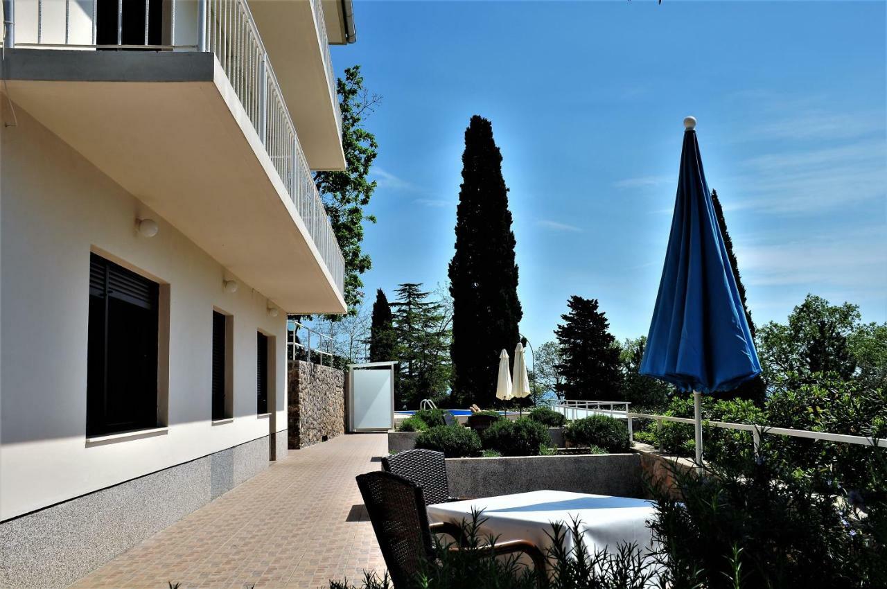 Apartmani Kadmen Ika Exteriör bild