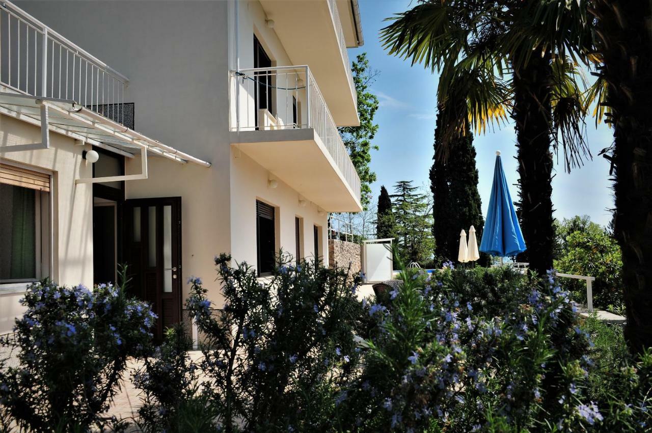 Apartmani Kadmen Ika Exteriör bild